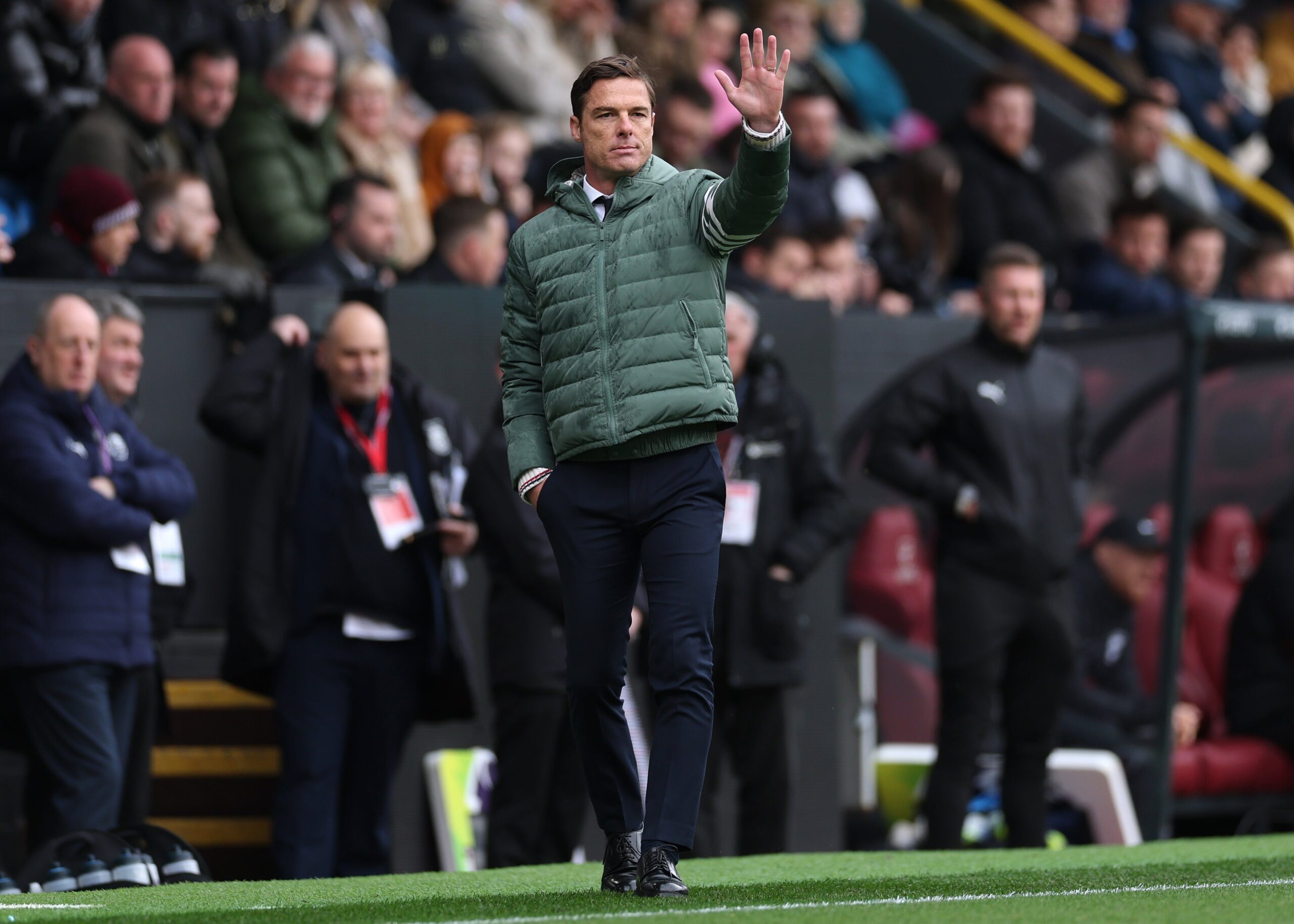 Burnley vs Manchester City LIVE: Team news as Pep Guardiola’s side look to go top of Premier League table