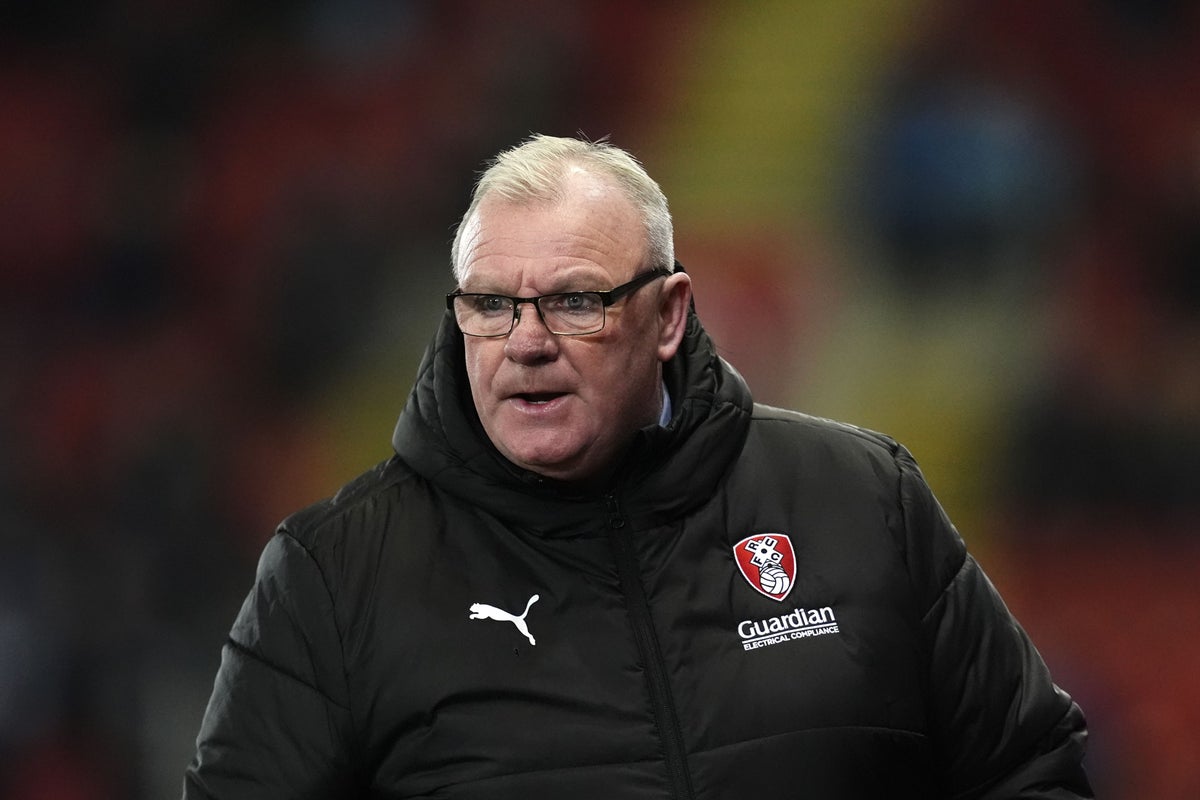 Steve Evans singing with supporters as Bristol Rovers end home run with big win
