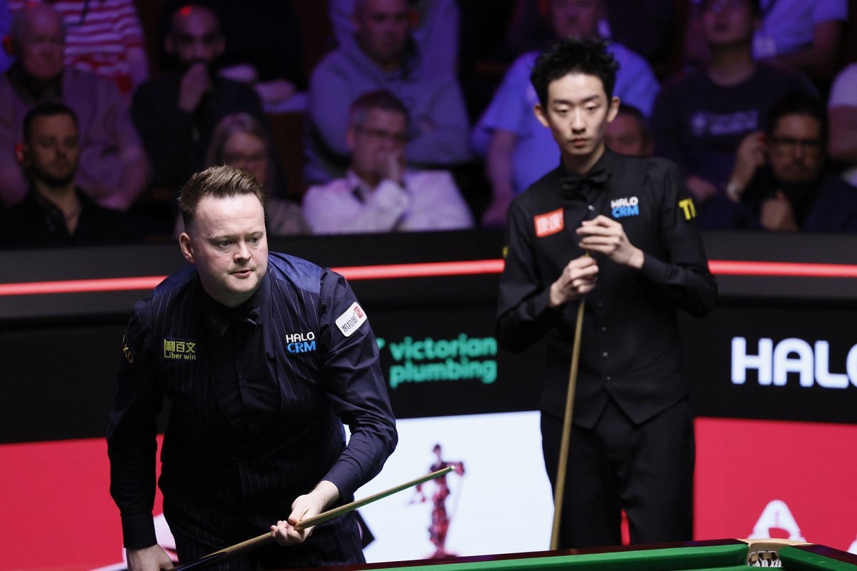 Wu Yize resists Shaun Murphy fightback to hold one frame lead in Crucible final