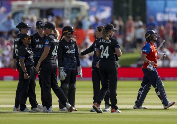 England fail to make most of flying start as New Zealand recover to level series