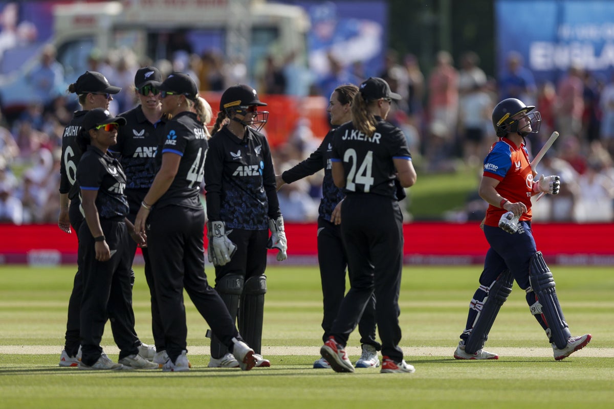 England fail to make most of flying start as New Zealand recover to level series