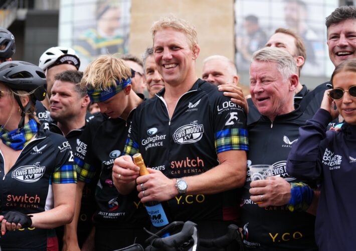 Lewis Moody arrives to hero’s welcome at Prem final after completing charity challenge