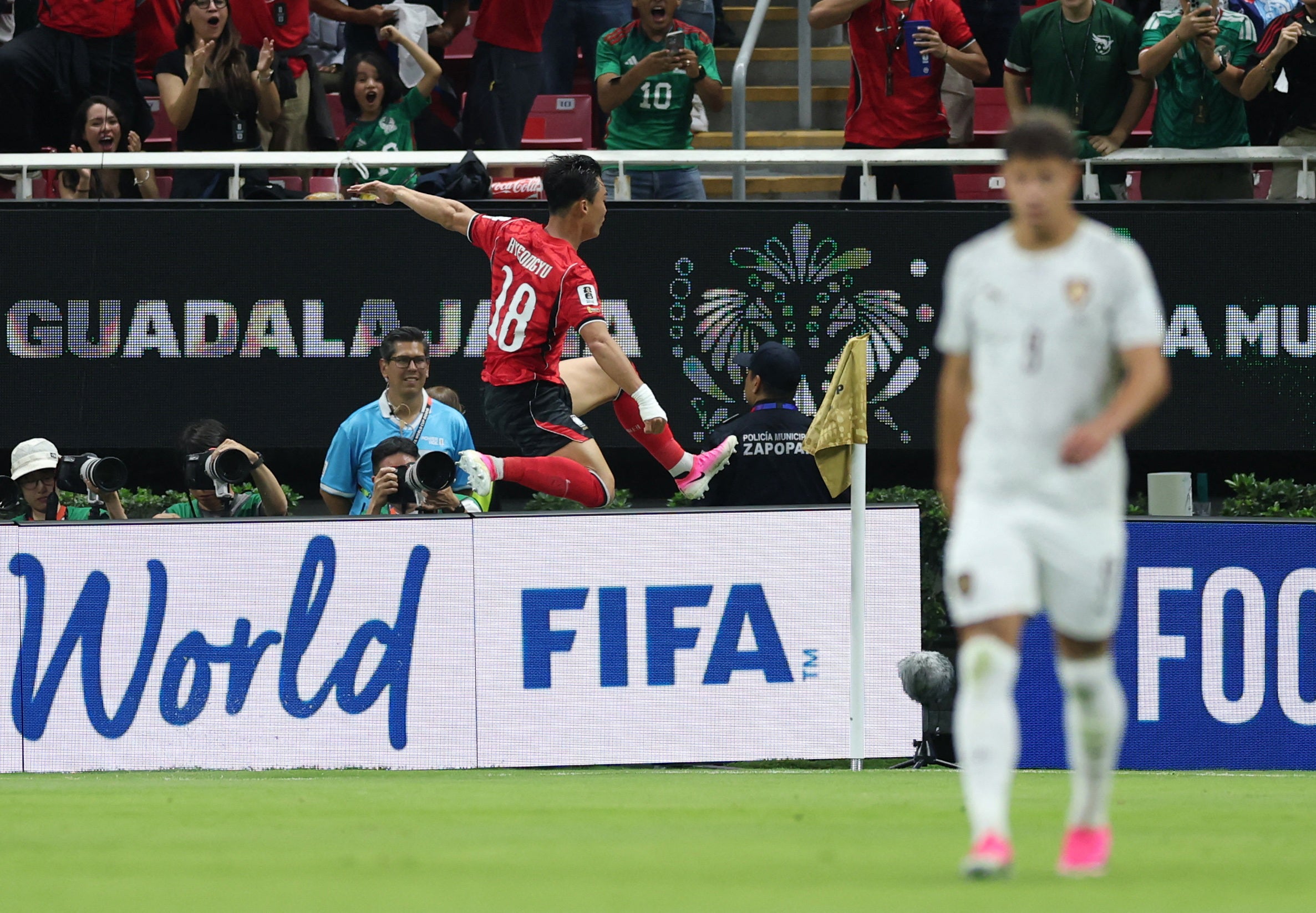 World Cup 2026 live: Empty seats and ‘mandatory’ water breaks take shine off opening games
