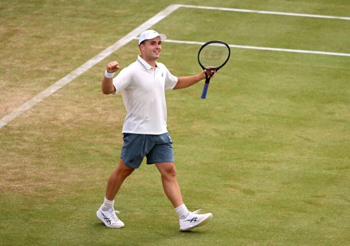 British wildcard Arthur Fery overcomes nosebleed drama to reach Queen’s quarter-finals