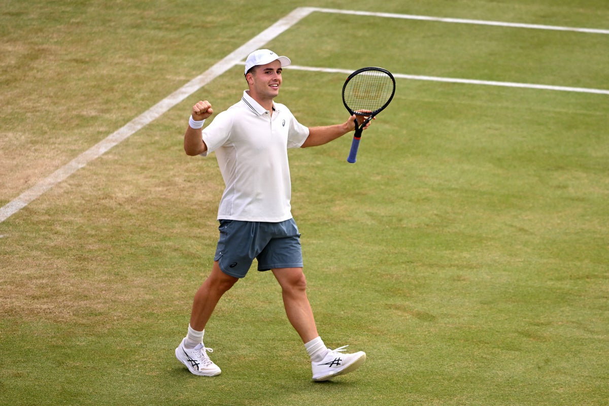British wildcard Arthur Fery overcomes nosebleed drama to reach Queen’s quarter-finals