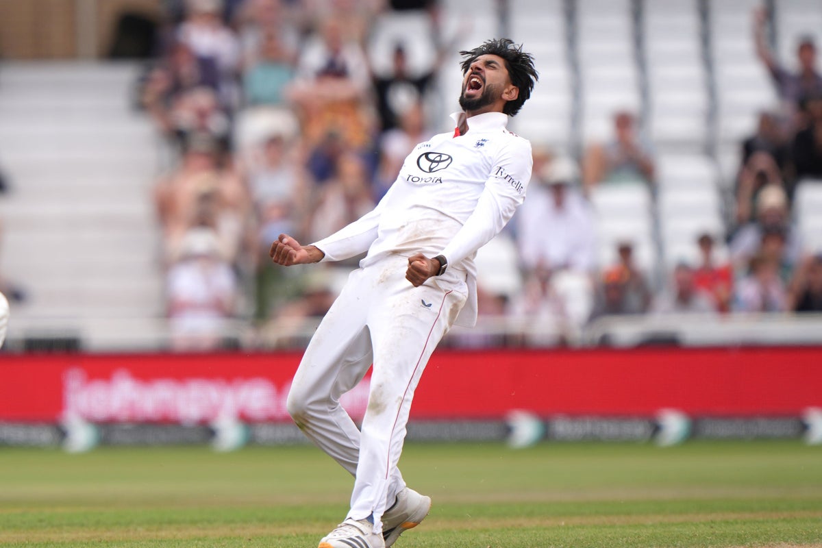 Shoaib Bashir gives England hope but New Zealand lead grows in series decider