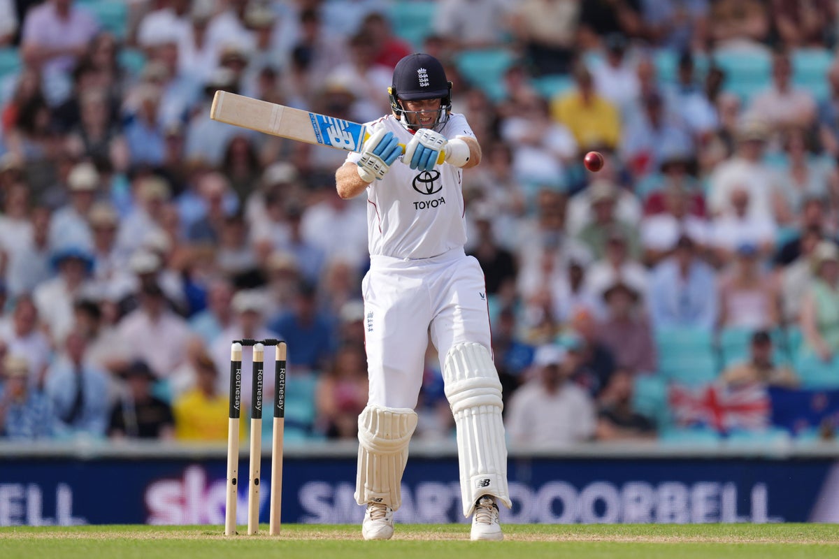 Joe Root makes more Test history but New Zealand close in on win against England