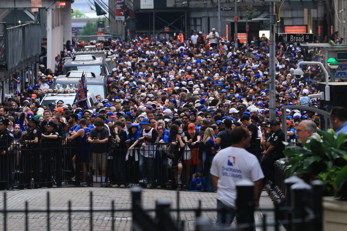Knicks parade viewing areas hit capacity three hours before start time as a sea of fans floods lower Manhattan