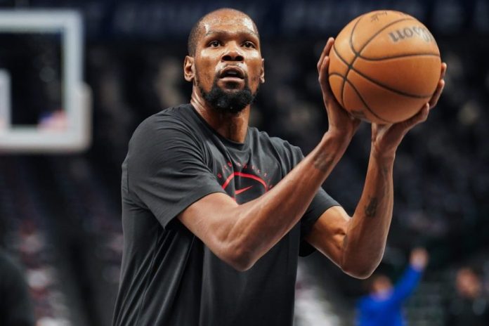 Kevin Durant snubs Lionel Messi at Fanatics Fest