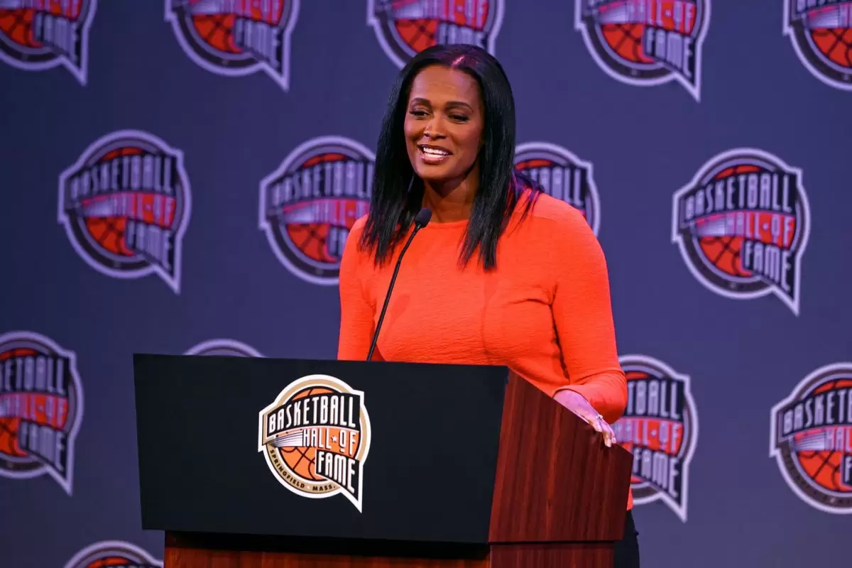 Sparks Front Office Shake-Up: Swin Cash for GM?