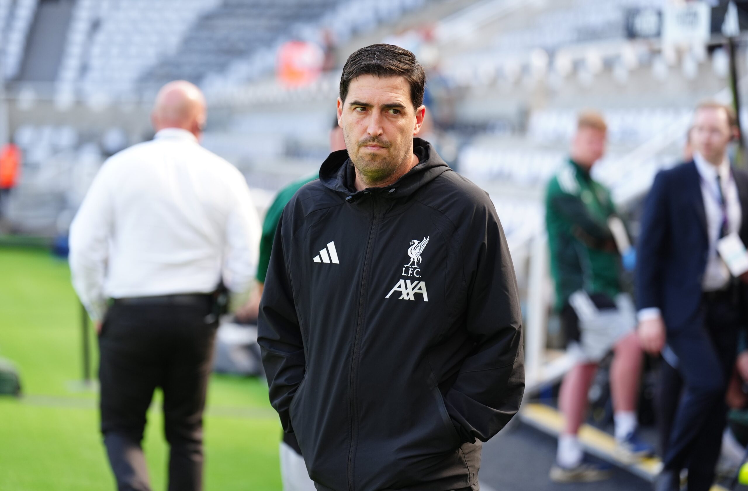 Newcastle vs Liverpool LIVE: Isak faces hostile Premier League return after emotional Kevin Keegan tributes