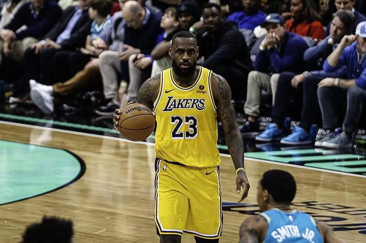 Anthony Davis responds to Lionel Hollins’ LeBron James story