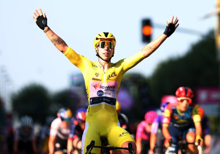 Lorena Wiebes continues perfect start to Tour de France Femmes to stay in yellow