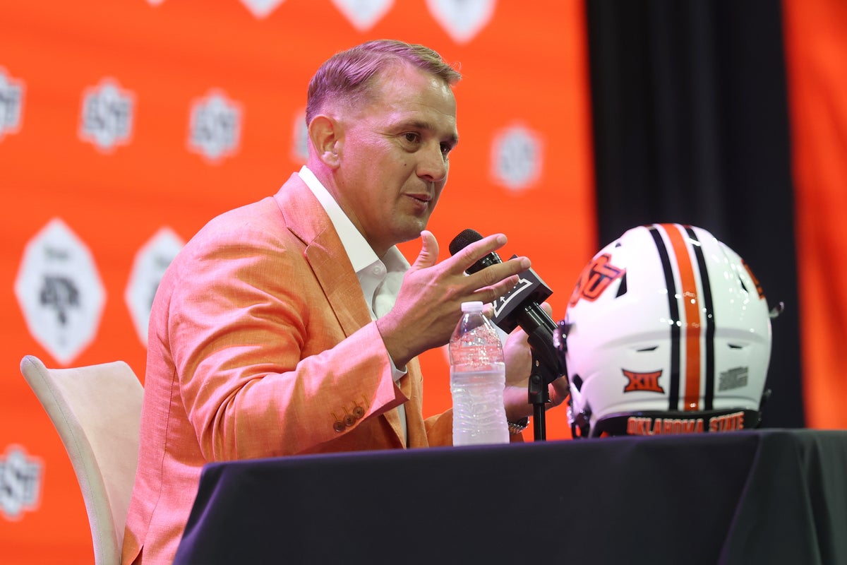 Oklahoma State coach apologizes to neighbors after 2:30 a.m. armadillo showdown