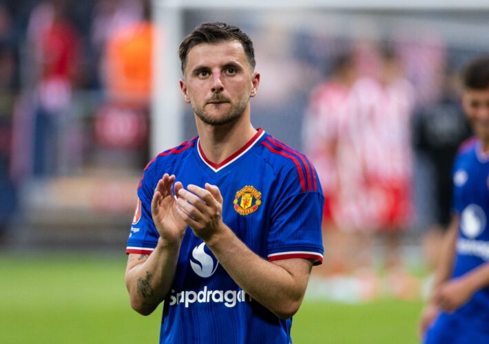 Mason Mount suffers injury scare as Manchester United impress in PSG draw