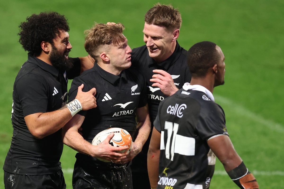 Improved New Zealand thrash Sharks – but Damian McKenzie injury cause for concern ahead of Springboks Tests