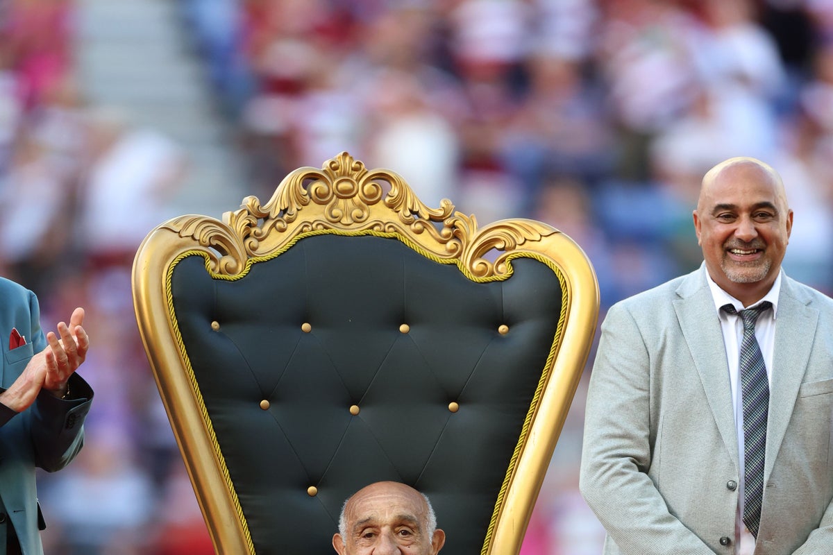 Wigan remember ‘legend’ Sir Billy Boston ahead of Hull KR match