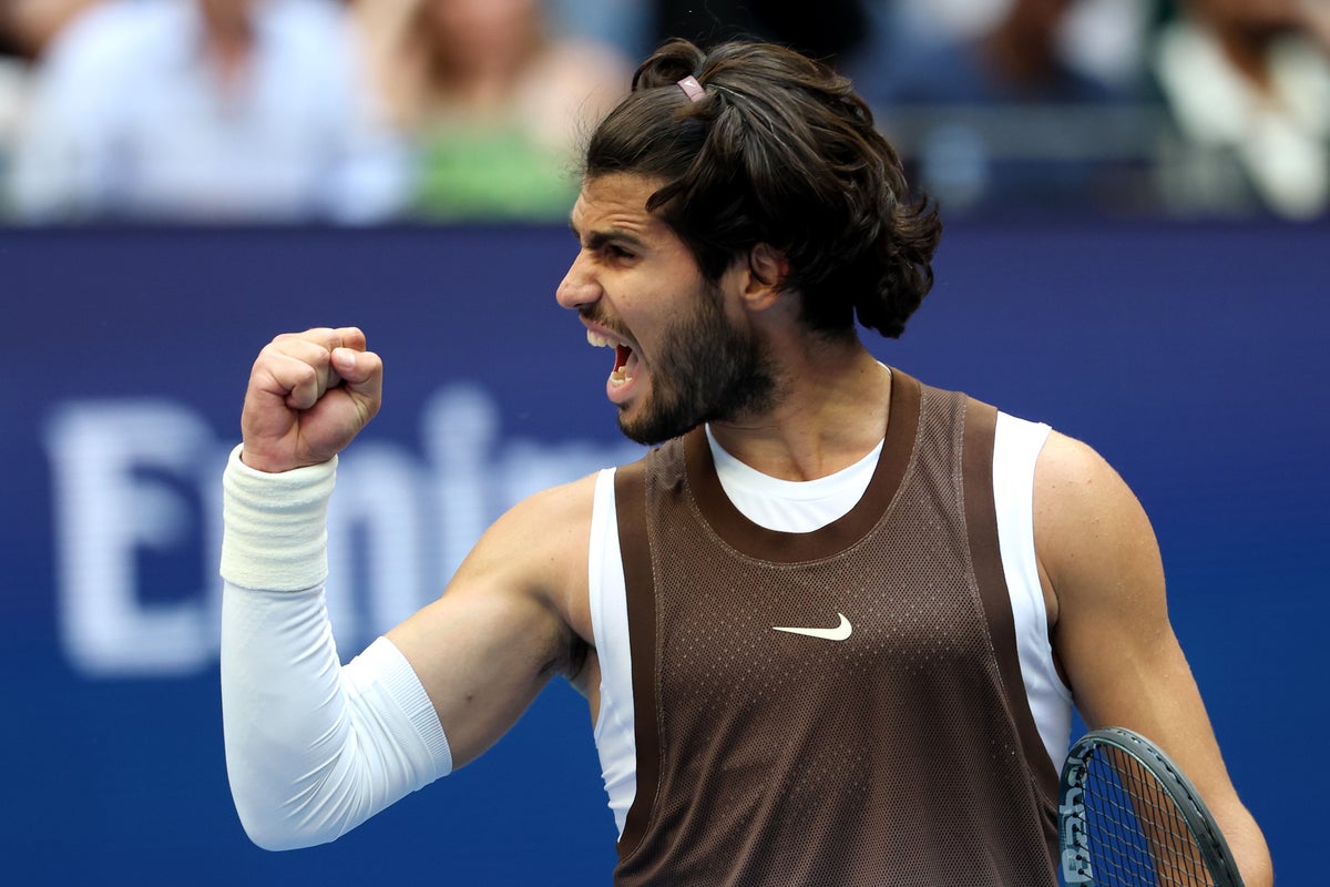 Carlos Alcaraz continues US Open title defence with clinical third-round win